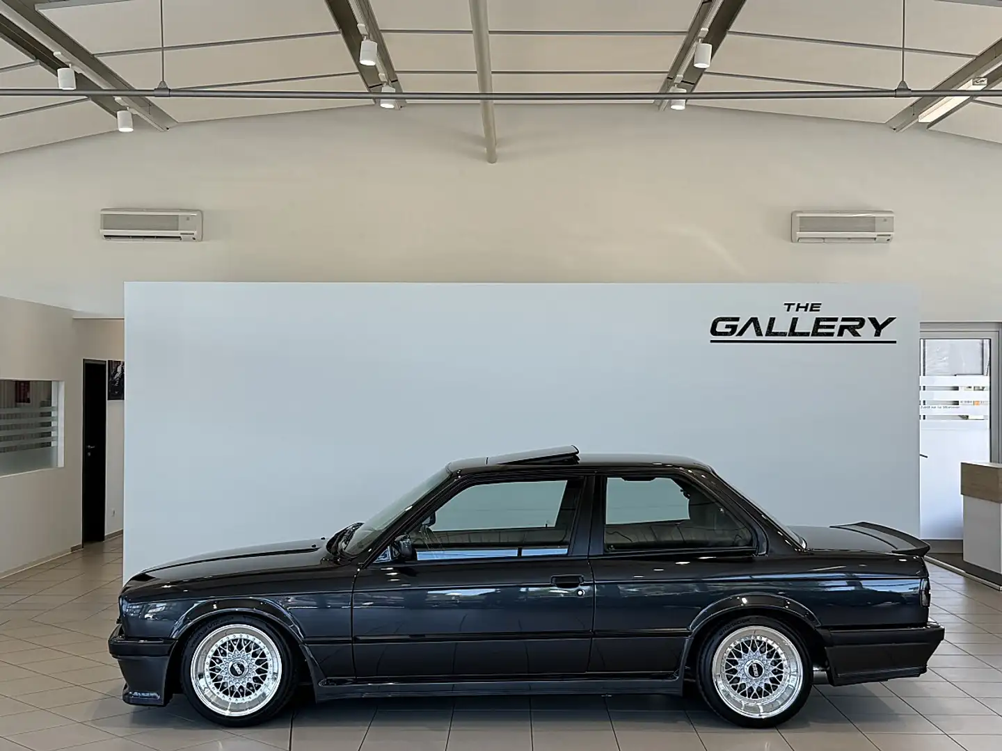 BMW 325 i *M-Technic*Note 1*Sitzheizung*Klimaanlage*Sch... Schwarz - 1