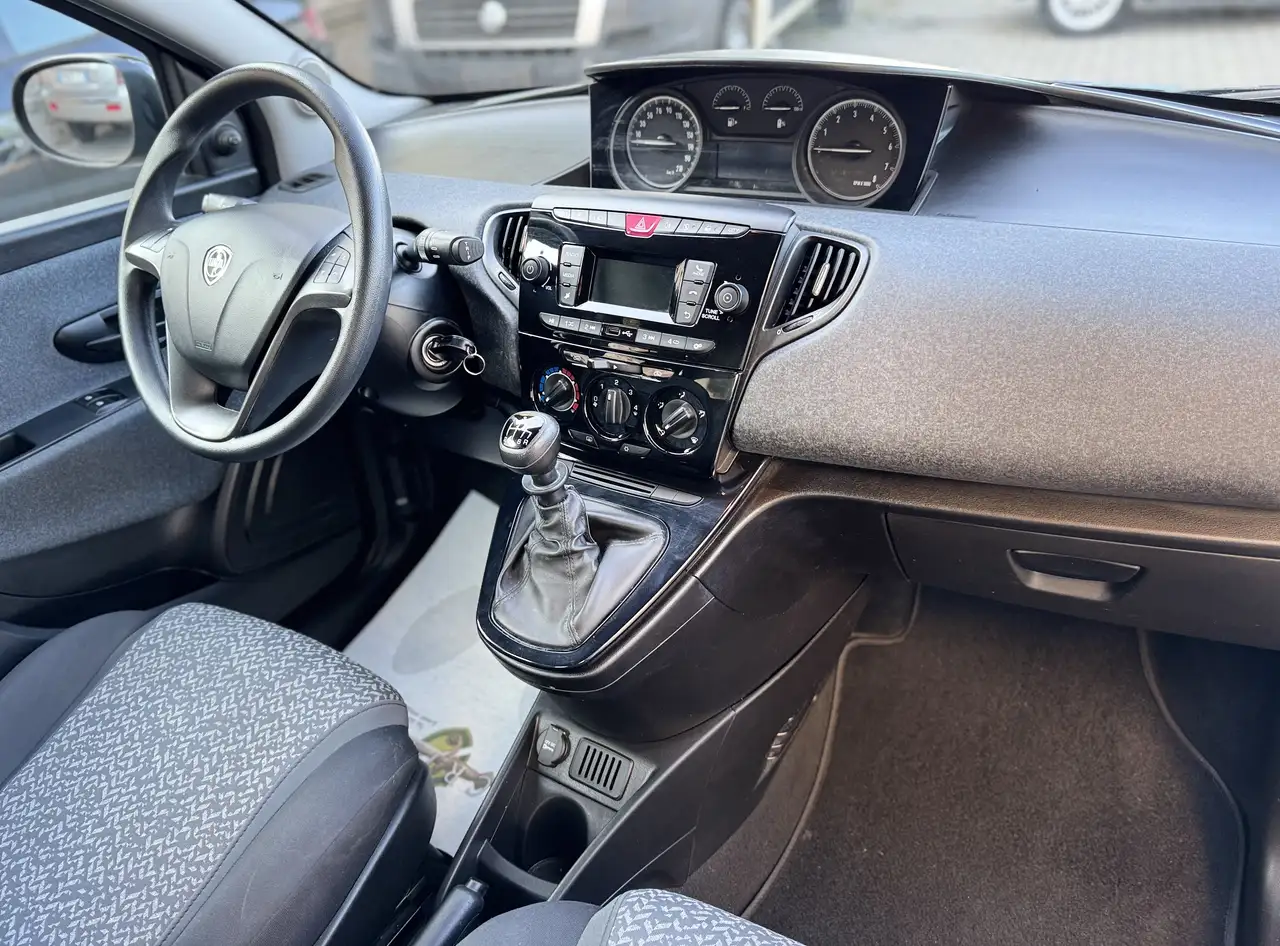 Lancia Ypsilon 2022 — фото 12