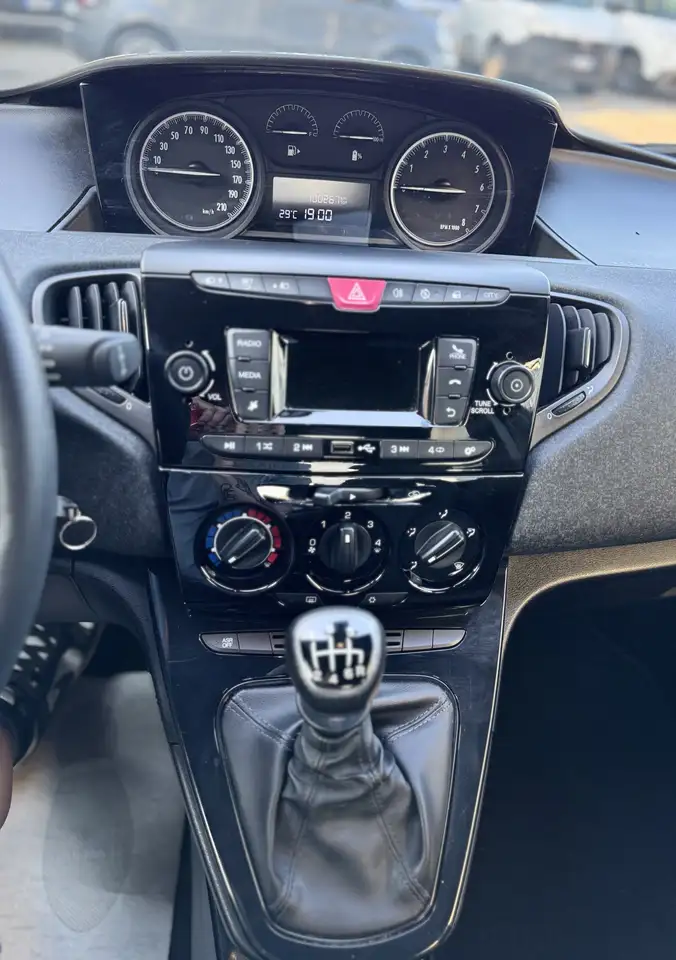 Lancia Ypsilon 2022 — фото 14