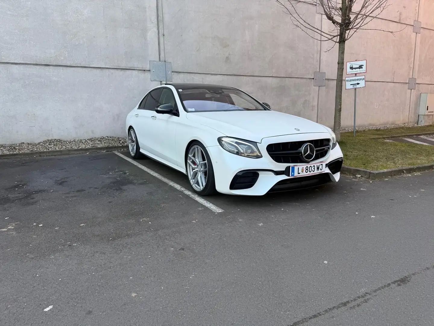 Mercedes-Benz E 400 4MATIC Avantgarde Aut. Schwarz - 1