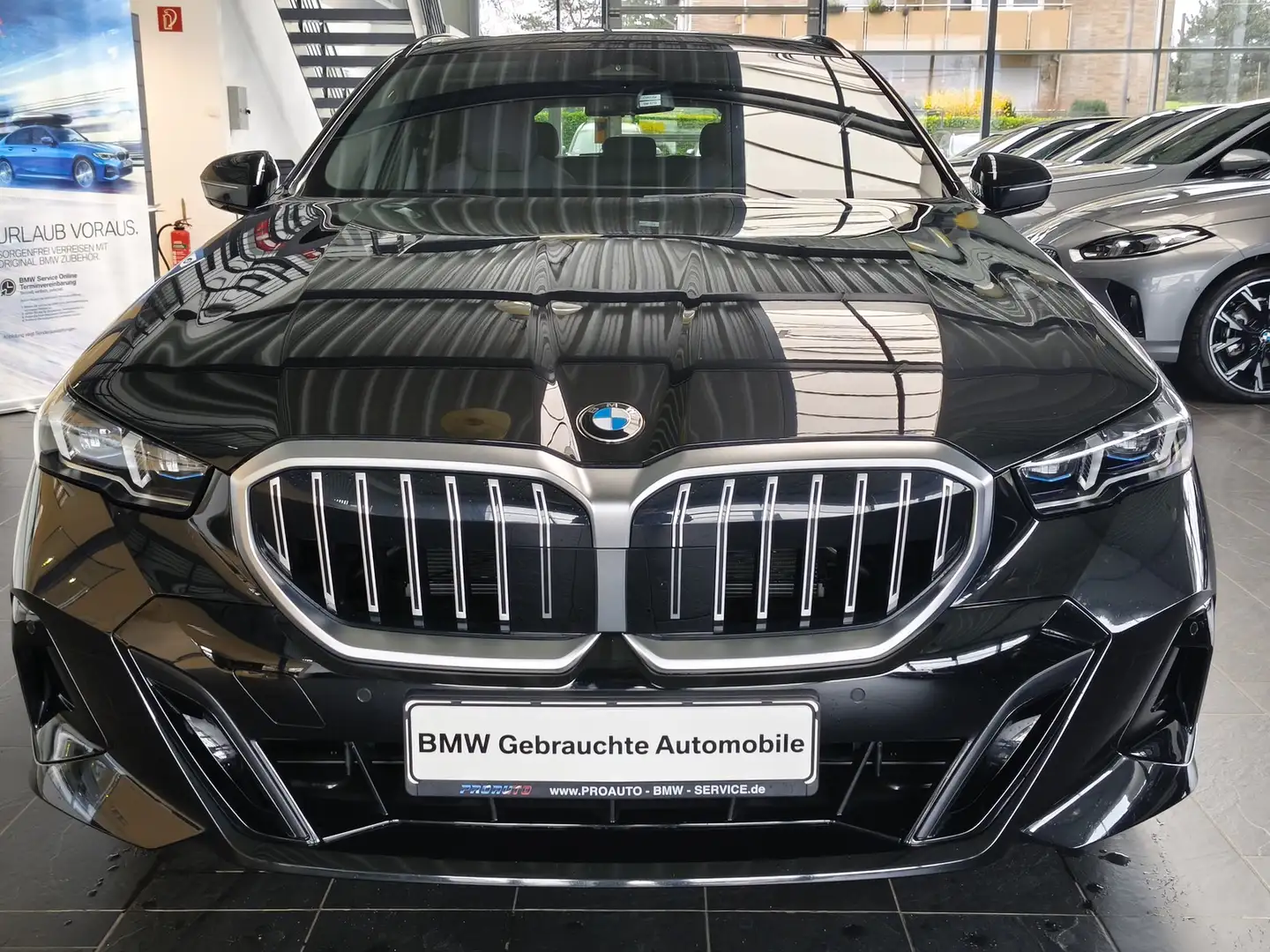 BMW 520 i M Sport Tou HK/Dr.Assist+/RFK/ACC Negro - 2