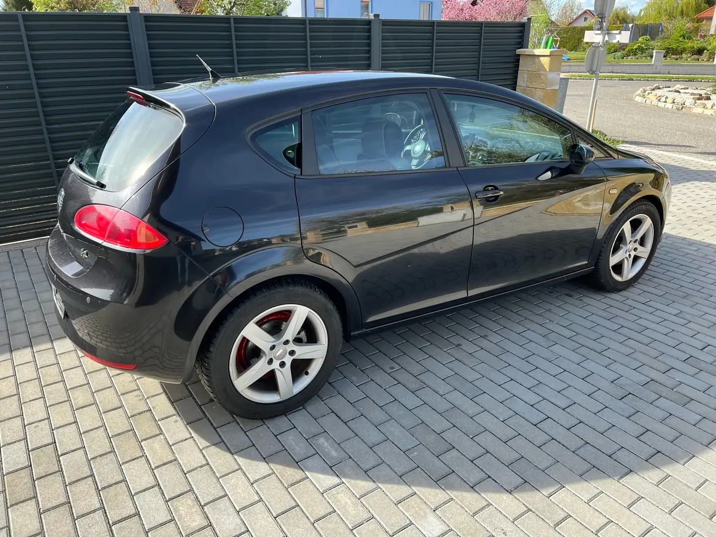 SEAT Leon Stylance 1,9 TDI DPF Schwarz - 2