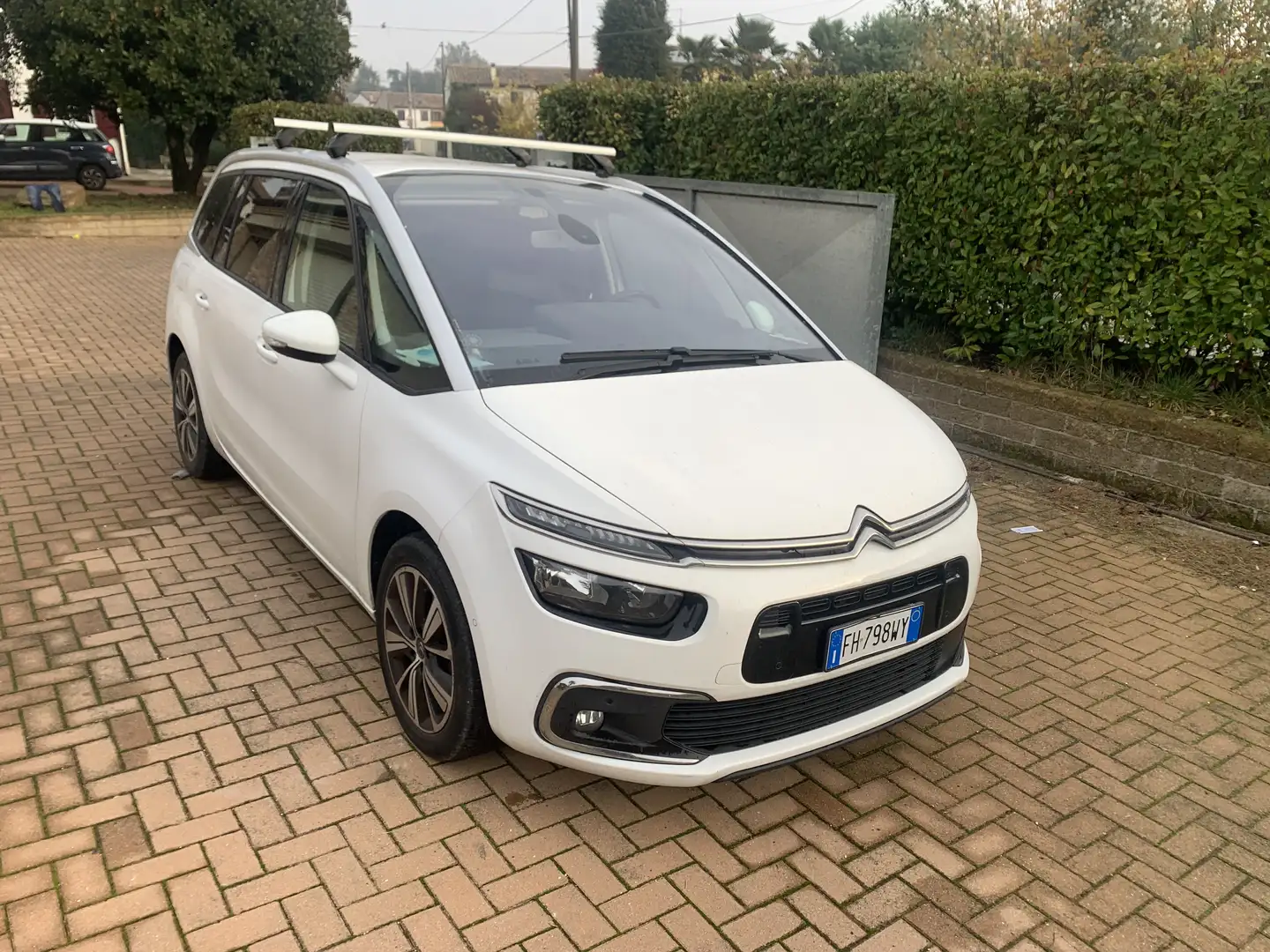 Citroen Grand C4 Picasso 1.6 bluehdi Shine s&s 120cv - 1