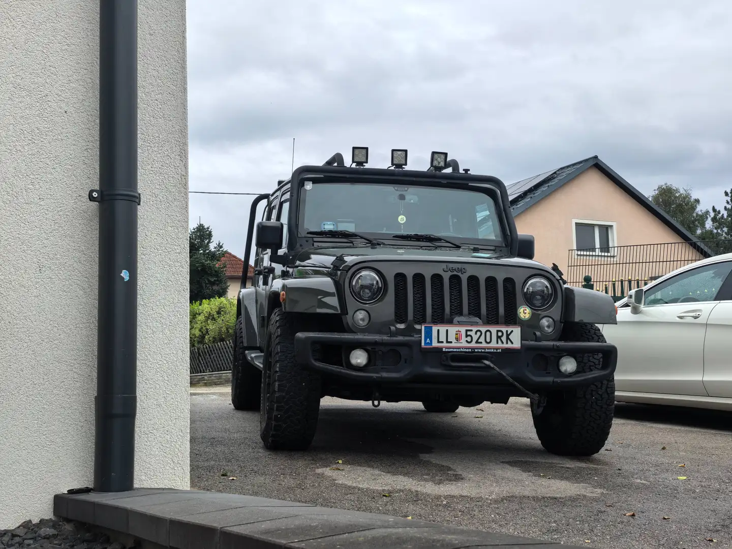 Jeep Wrangler Wrangler Unlimited Sahara 2,8 CRD Aut. Unlimited Sahara Grün - 1