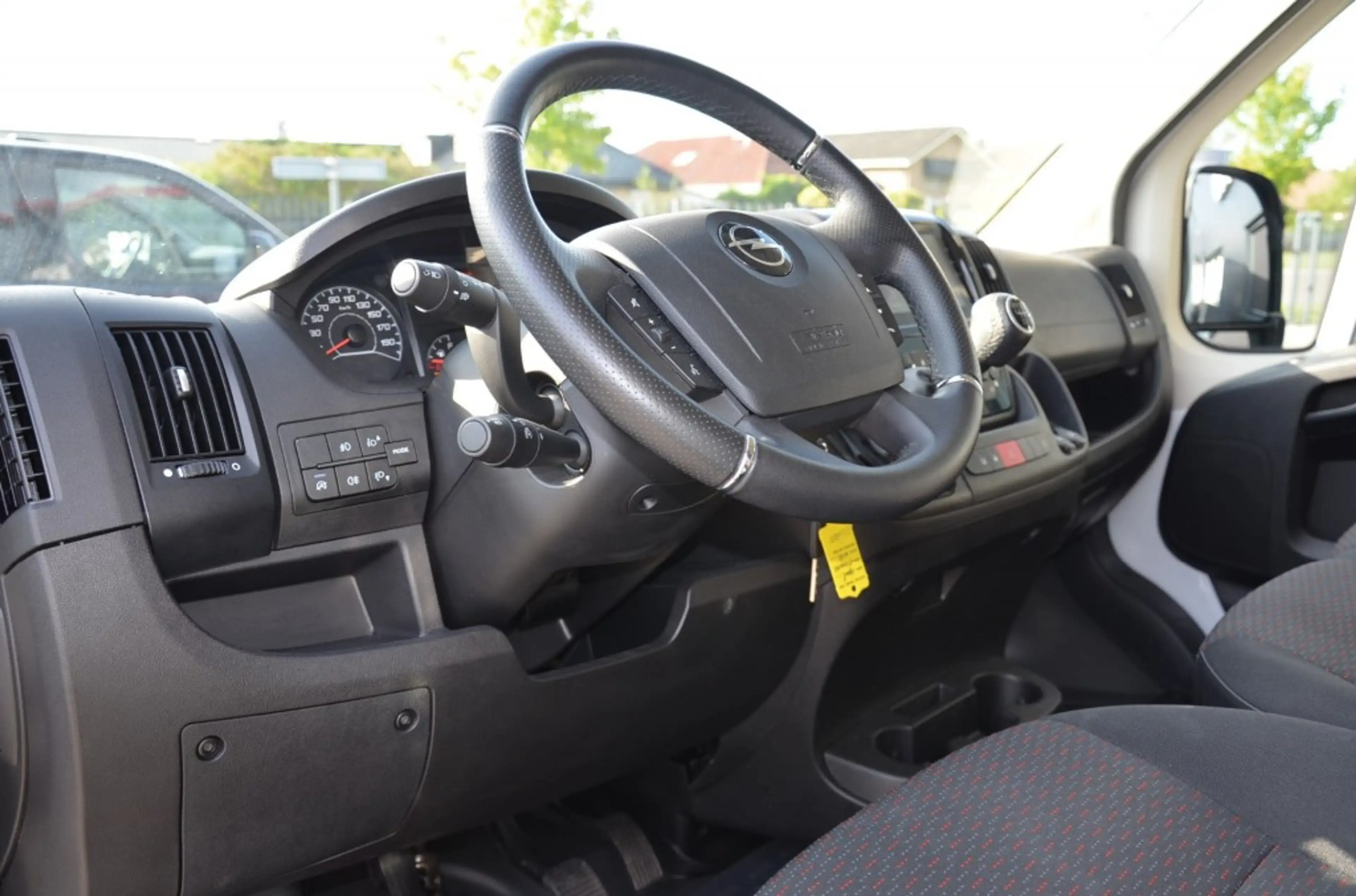 Opel Movano 2.2D 140 L3H2 — photo 10