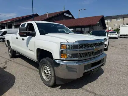 White 2019 Chevrolet Silverado 2500HD Pickup Truck Four-Wheel Drive Automatic