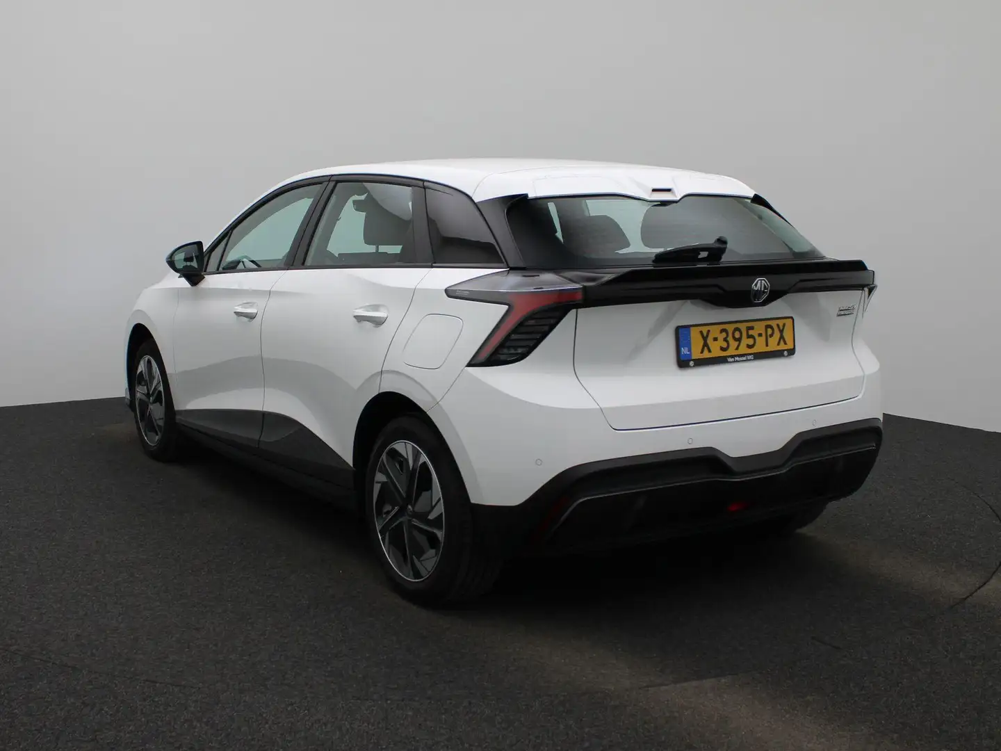 MG MG4 Electric Standard 51 kWh | Apple carplay / Android Wit - 2