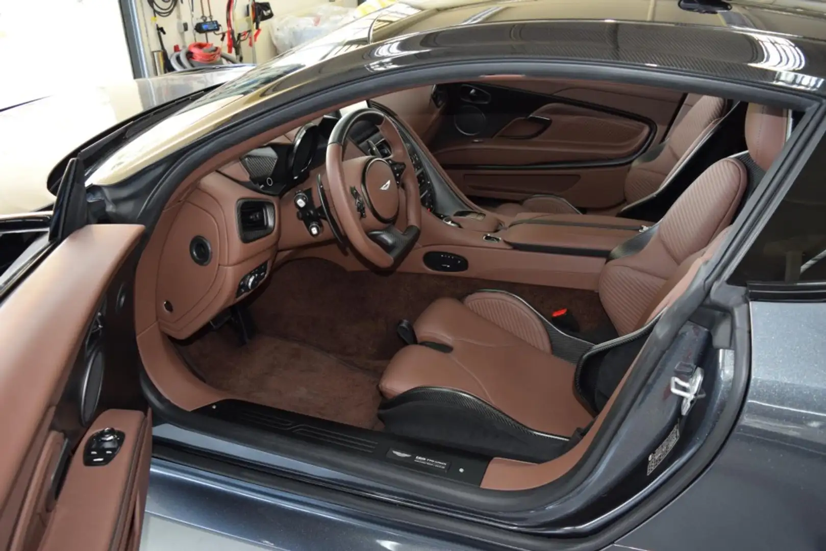 Aston Martin DBS 770 Ultimate 1of300 CarbonPack * CarbonSeat Gris - 2