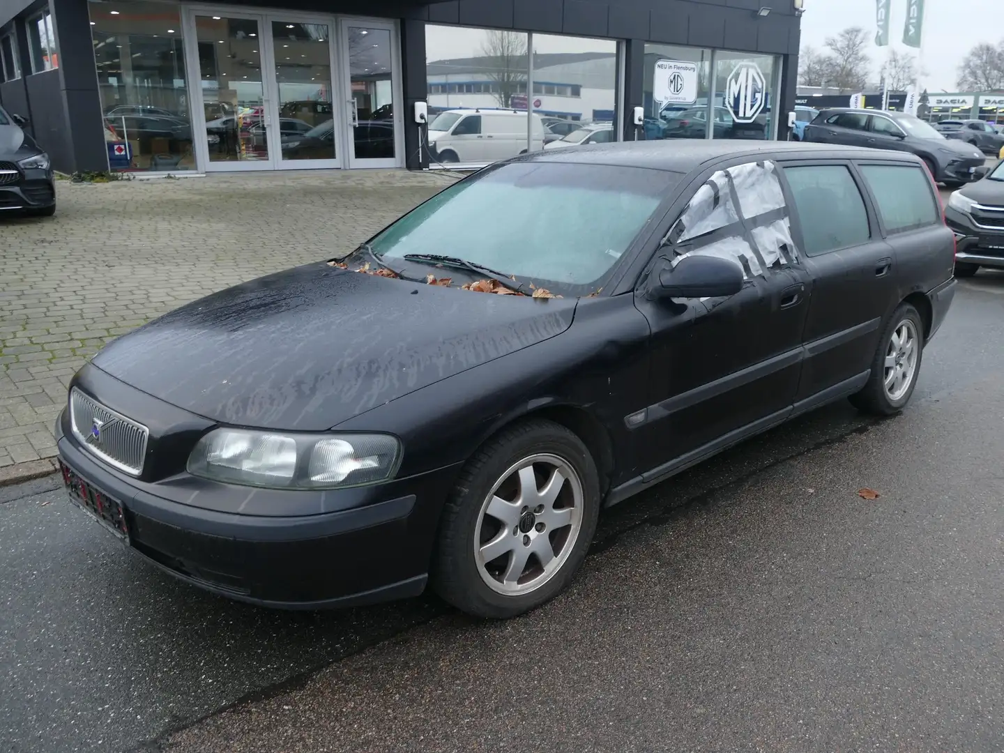 Volvo V70 2.0 T Kombi Klima Navi Automatik Ra HU/AU 09/2025 Schwarz - 1