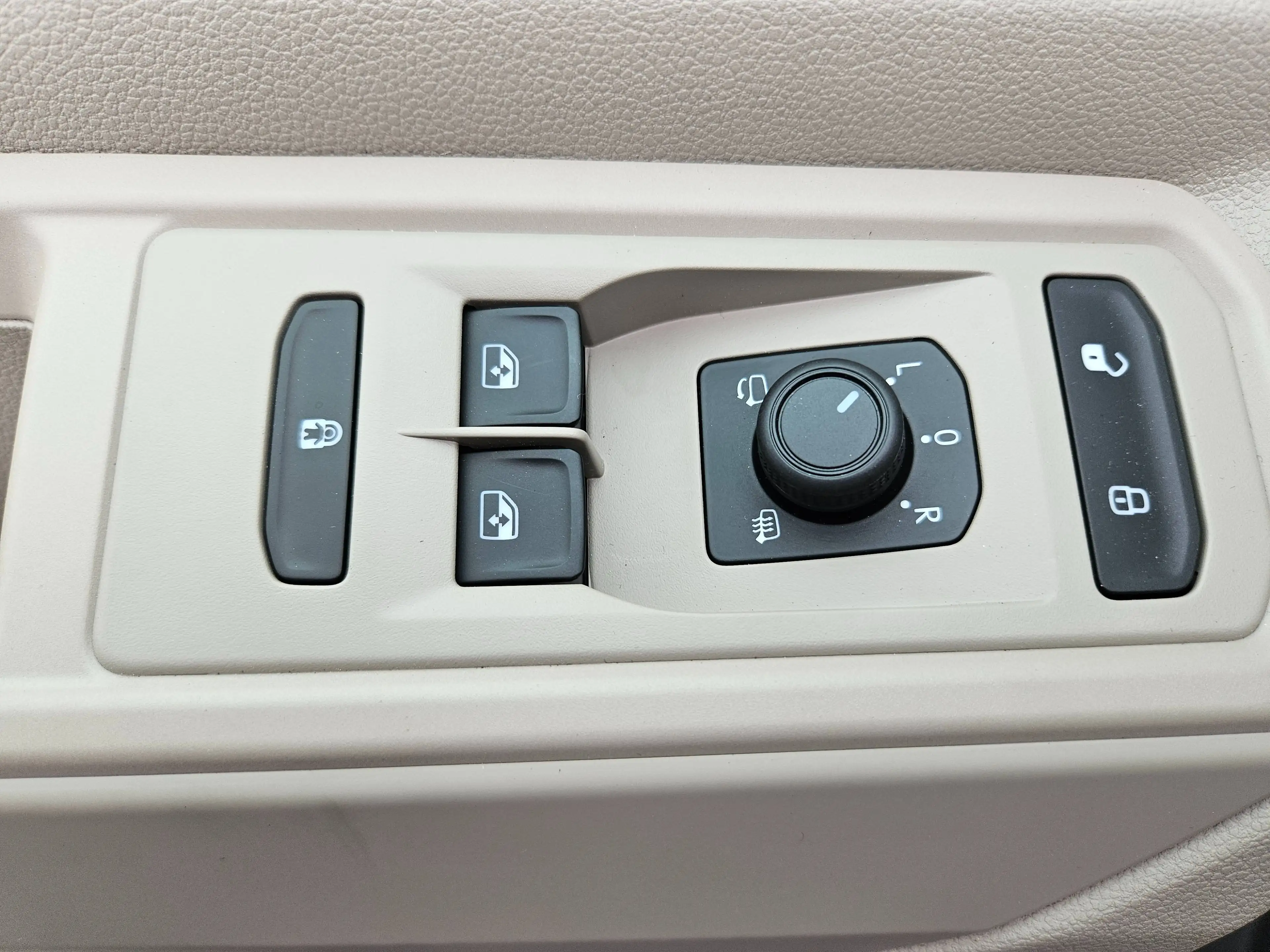 Volkswagen T7 California Multivan — photo 8