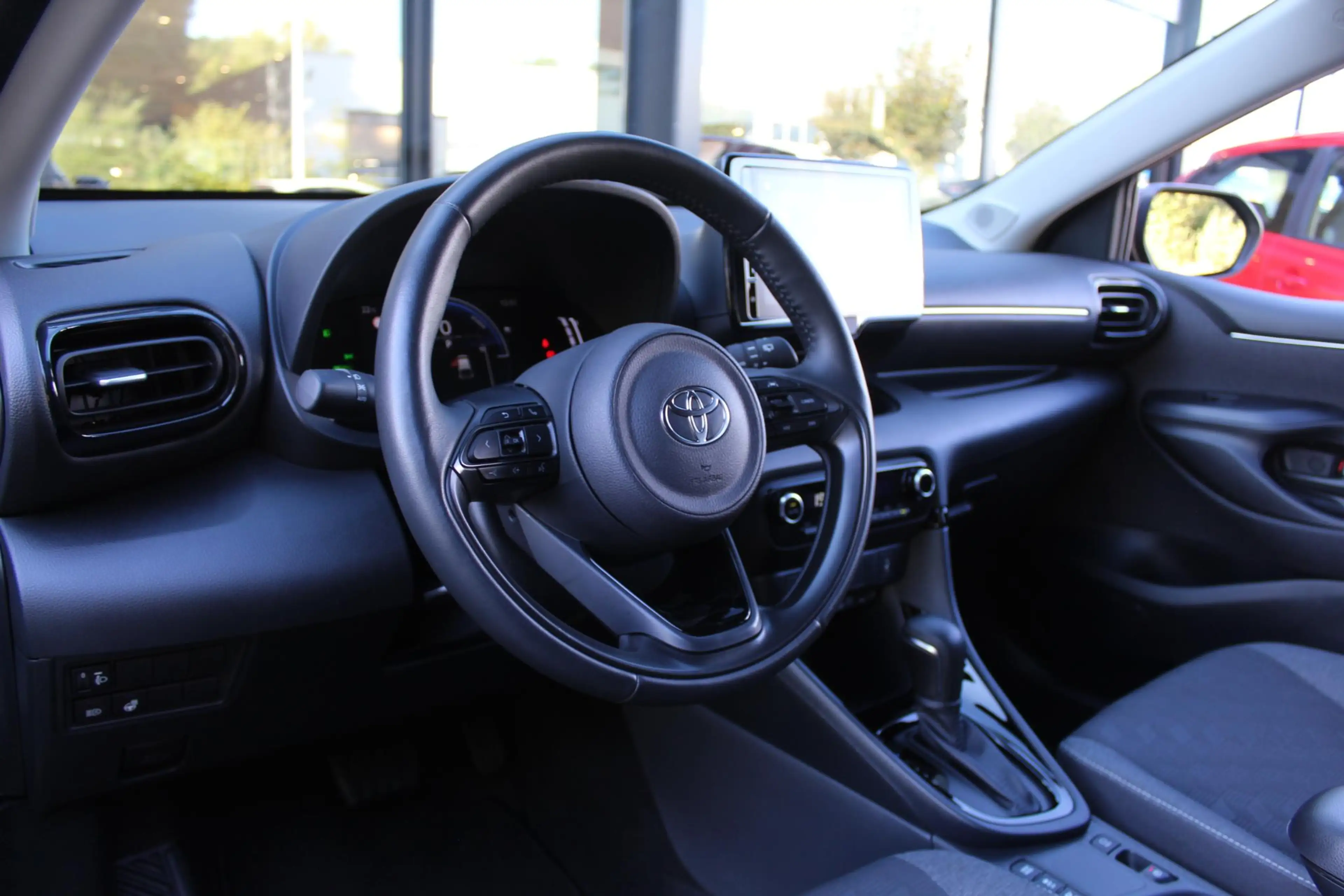 Toyota Yaris 1.5 Hybrid 115 Dynamic — photo 2