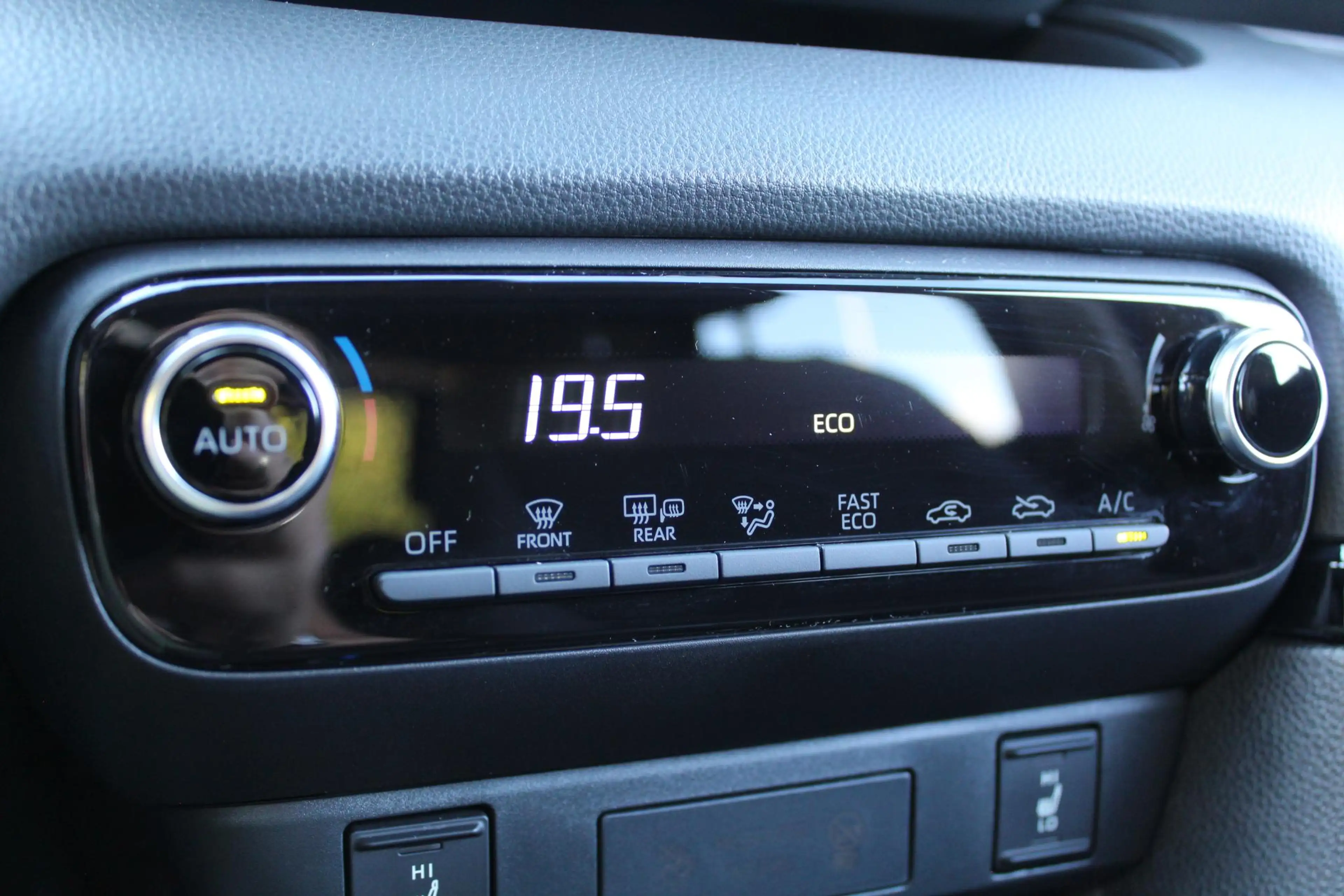 Toyota Yaris 1.5 Hybrid 115 Dynamic — photo 20
