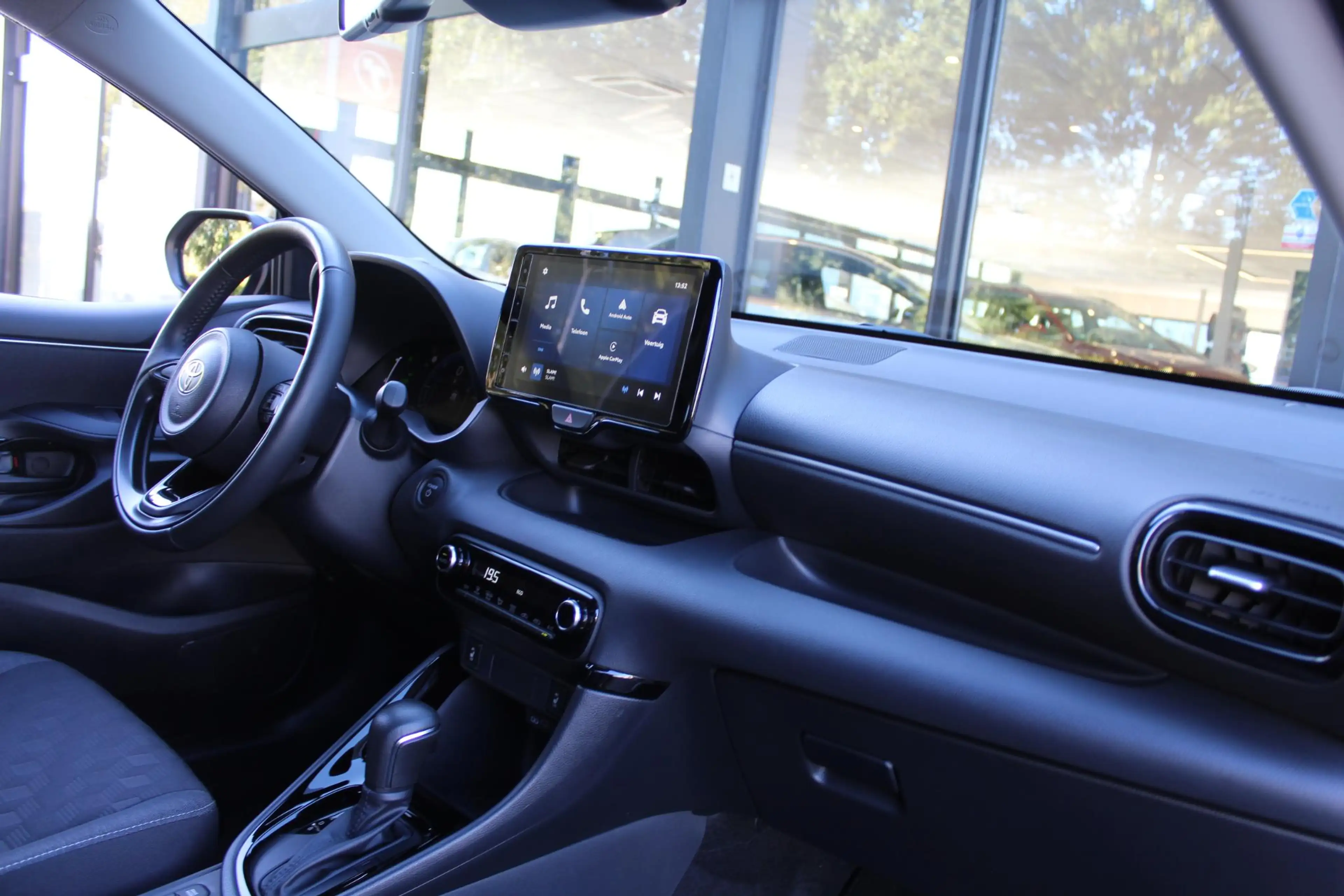 Toyota Yaris 1.5 Hybrid 115 Dynamic — photo 6