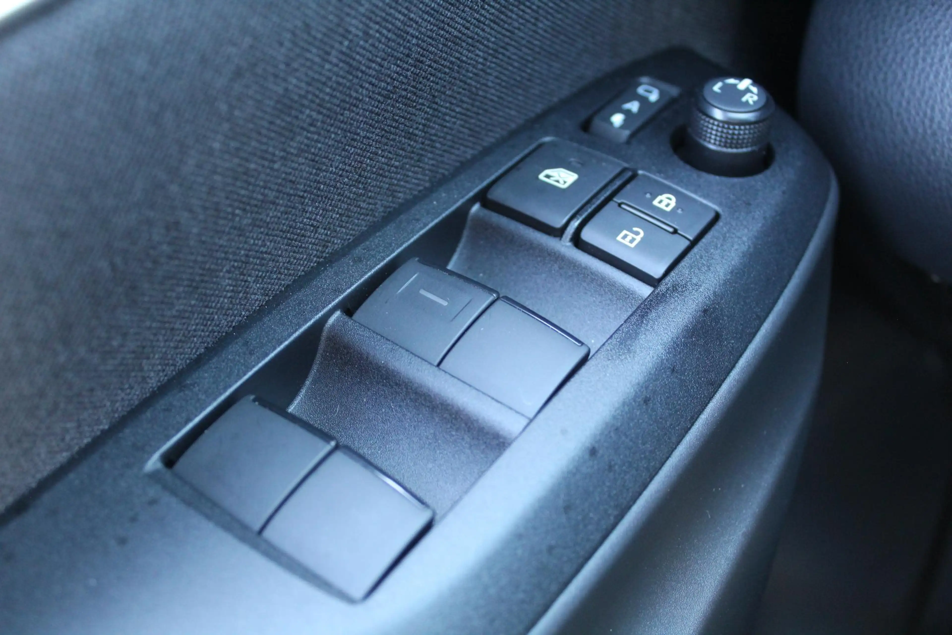 Toyota Yaris 1.5 Hybrid 115 Dynamic — photo 24