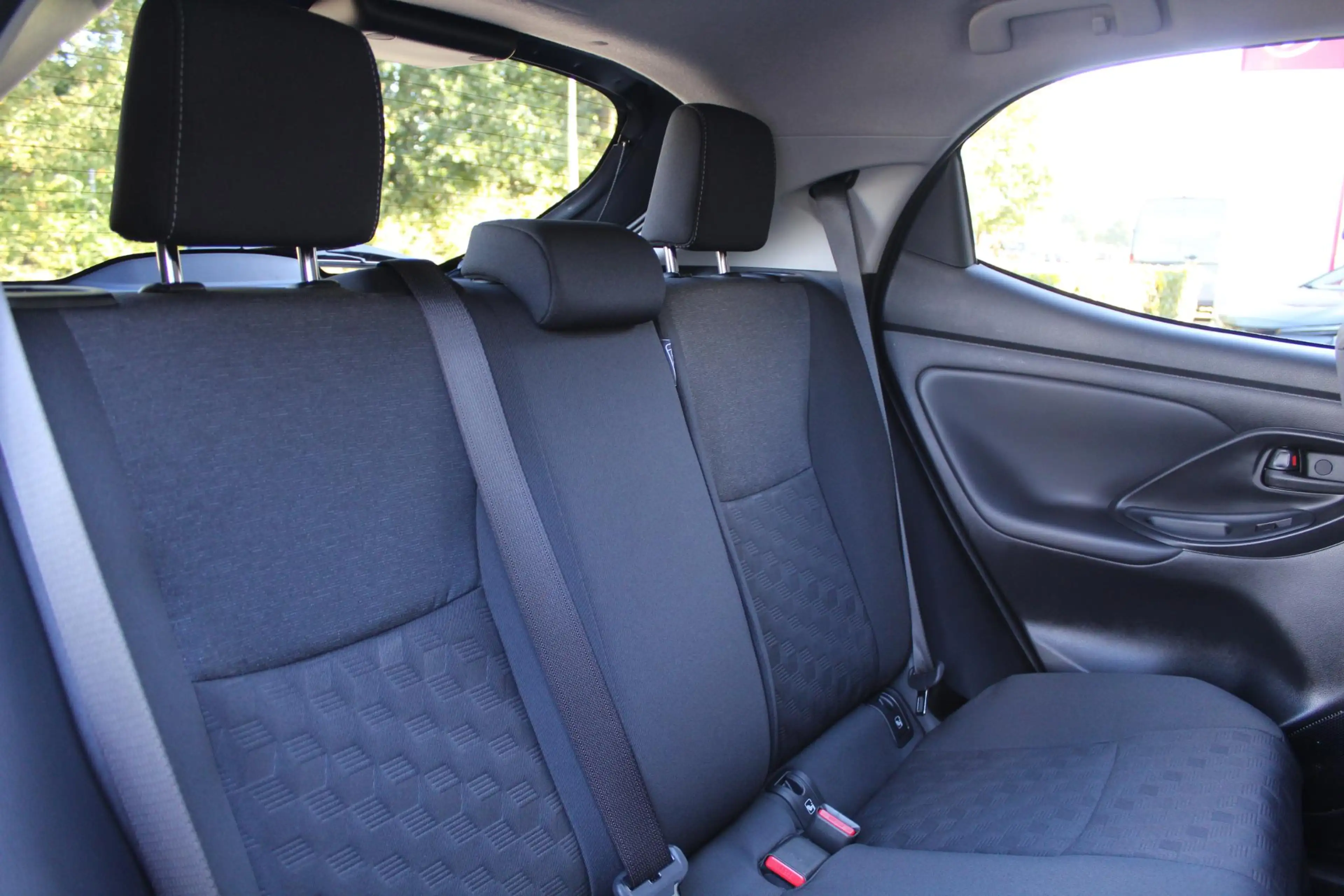 Toyota Yaris 1.5 Hybrid 115 Dynamic — photo 13