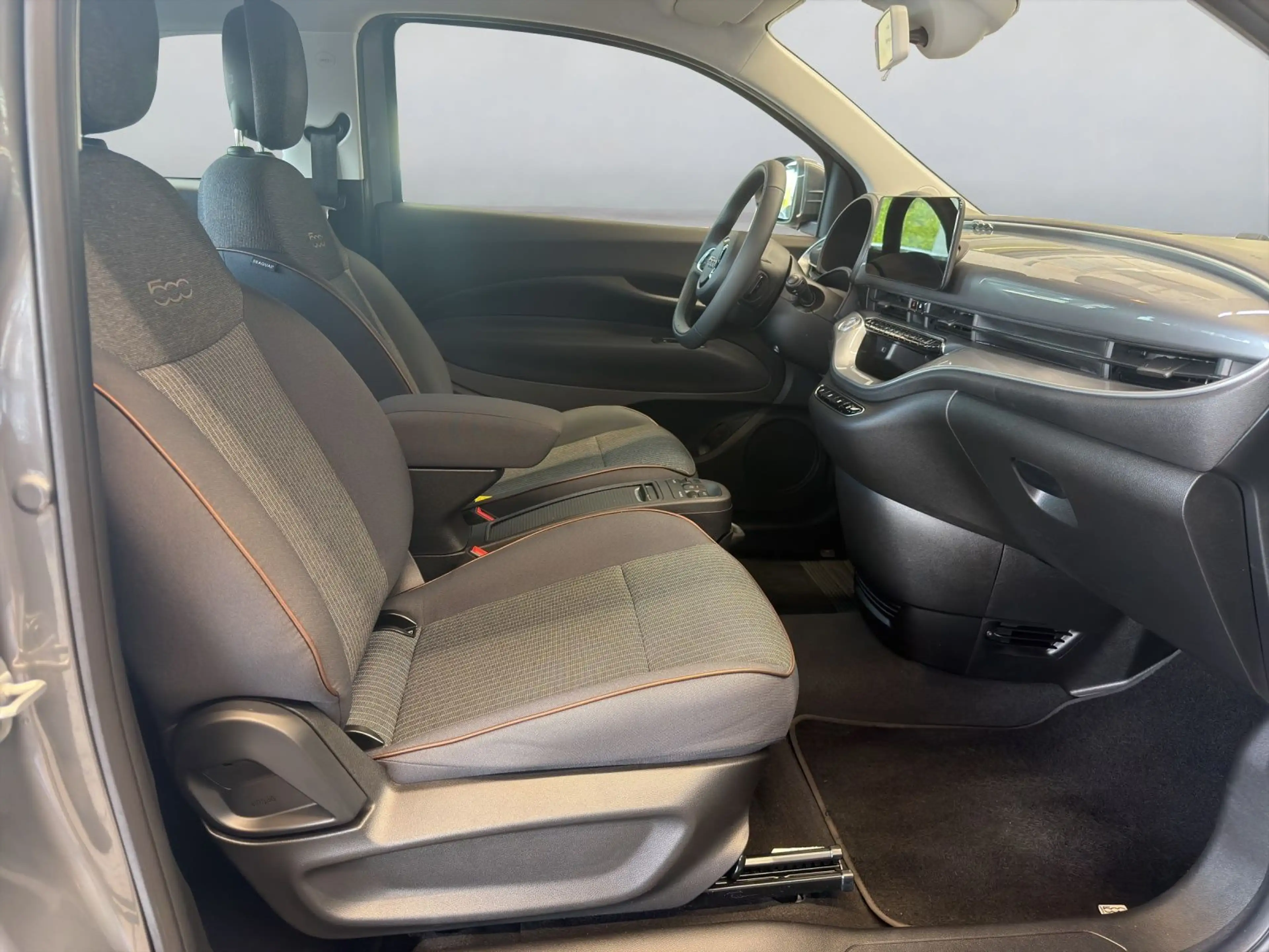Fiat 500e Icon — photo 9