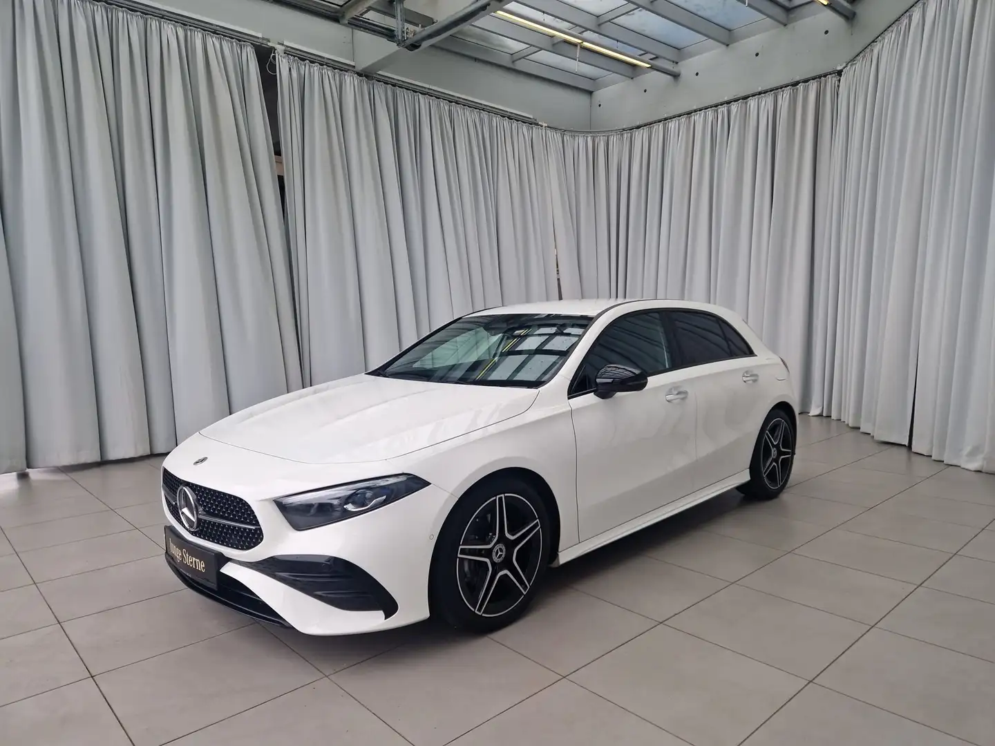 Mercedes-Benz A 180 Kompaktlimousine AMG Line SpurW Winterp. Weiß - 2