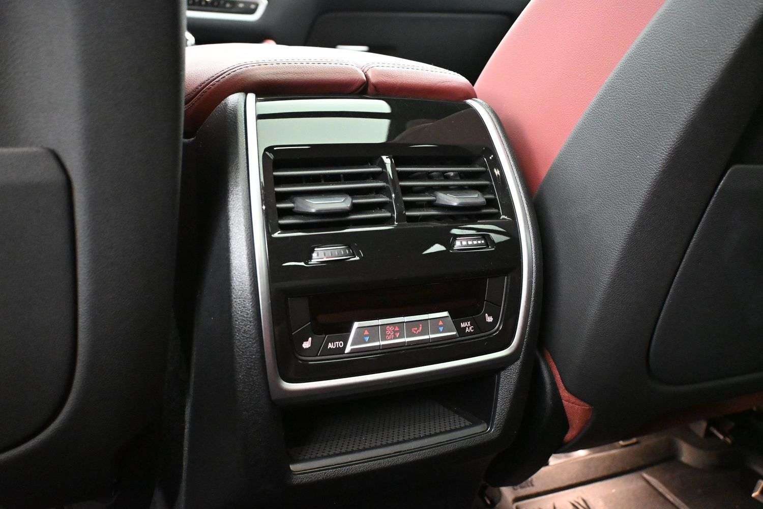 2022 BMW X6 40i x-DRIVE PREMIUM ESSENTIAL, M CARBON PACKAGE, P thumb 28
