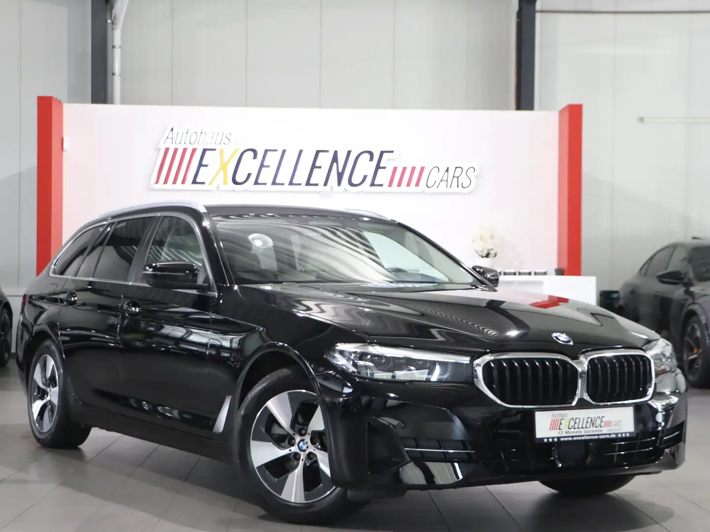 BMW 520 520d Touring BUSINESS / LIVE-COCKPIT+NAVI+360° Schwarz - 1
