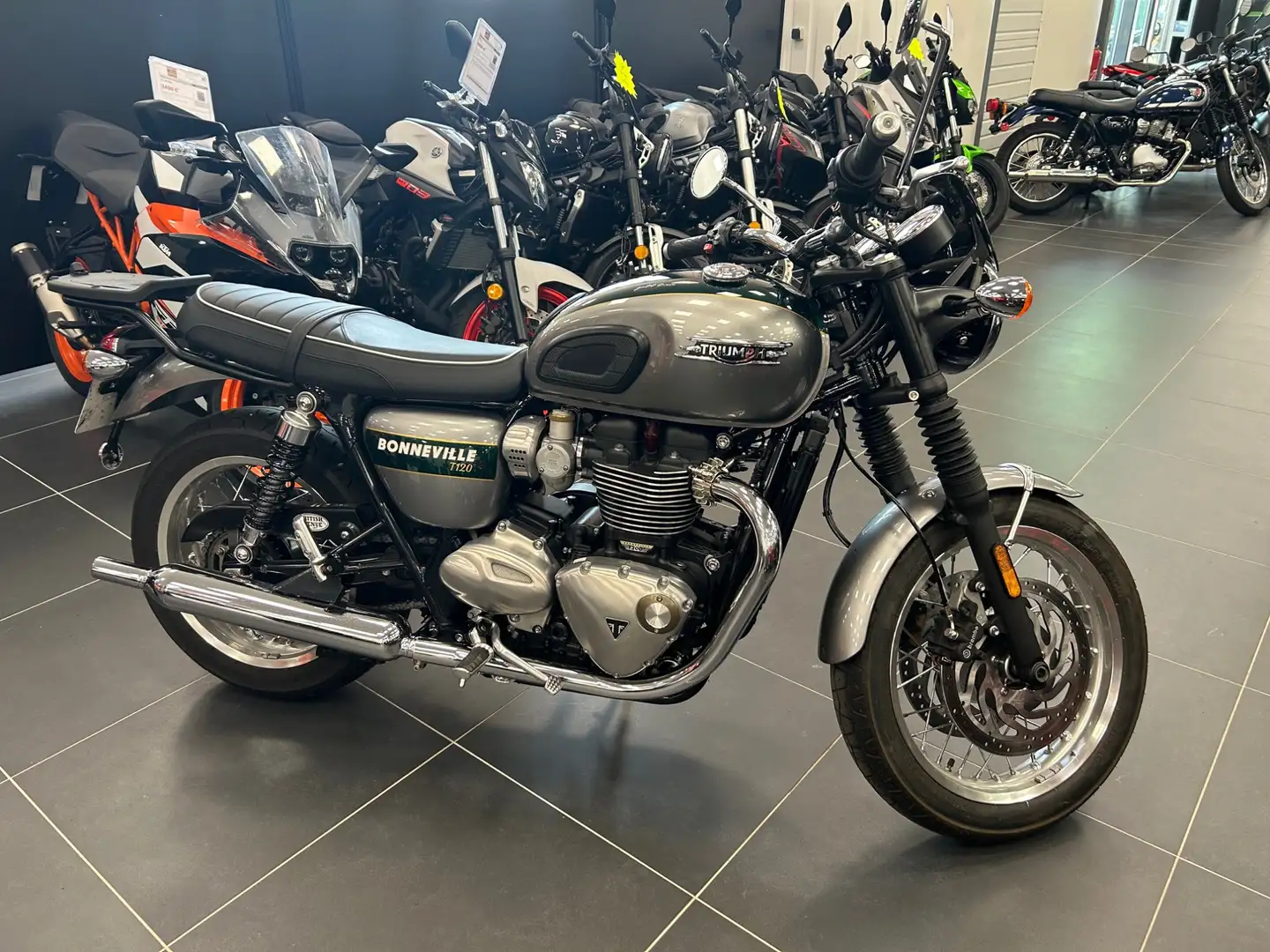 Triumph Bonneville T120 Vert - 1