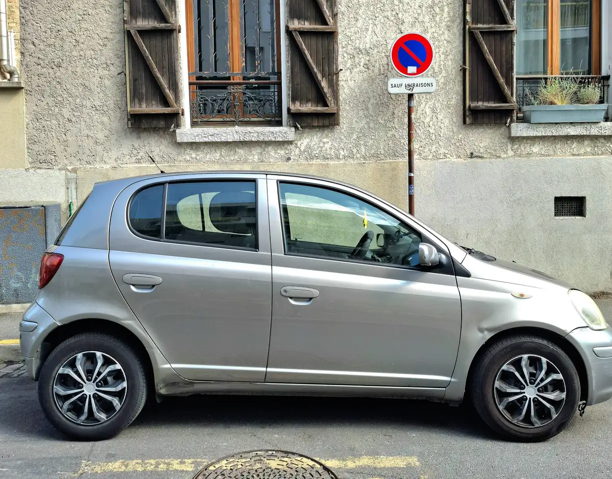 Toyota Yaris Yaris — photo 2
