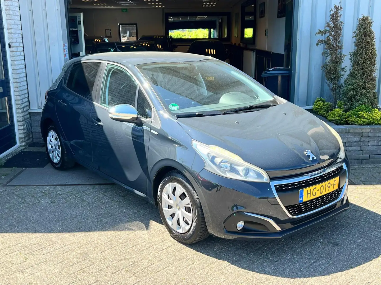 Peugeot 208 1.2 PureTech Urban Soul Gris - 2