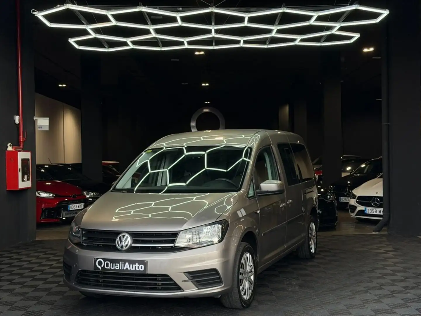 Volkswagen Caddy Maxi 1.6TDI BMT Trendline 7pl. 102 Beige - 1