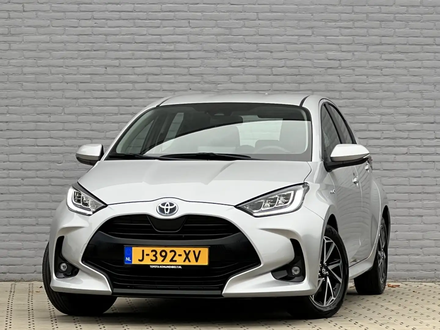 Toyota Yaris 1.5 Hybrid Dynamic Automaat 5-deurs | Trekhaak | N Gris - 2