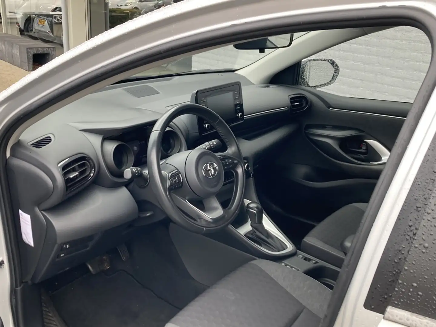 Toyota Yaris 1.5 Hybrid Dynamic Automaat 5-deurs | Trekhaak | N Gris - 2