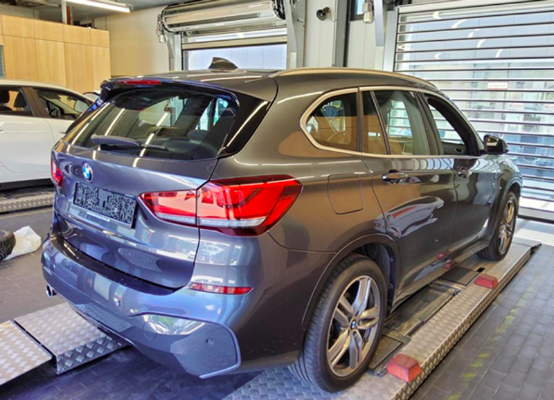 BMW X1 xDrive18d M Sport Aut. PANO/CAM/HIFI/LED — photo 2