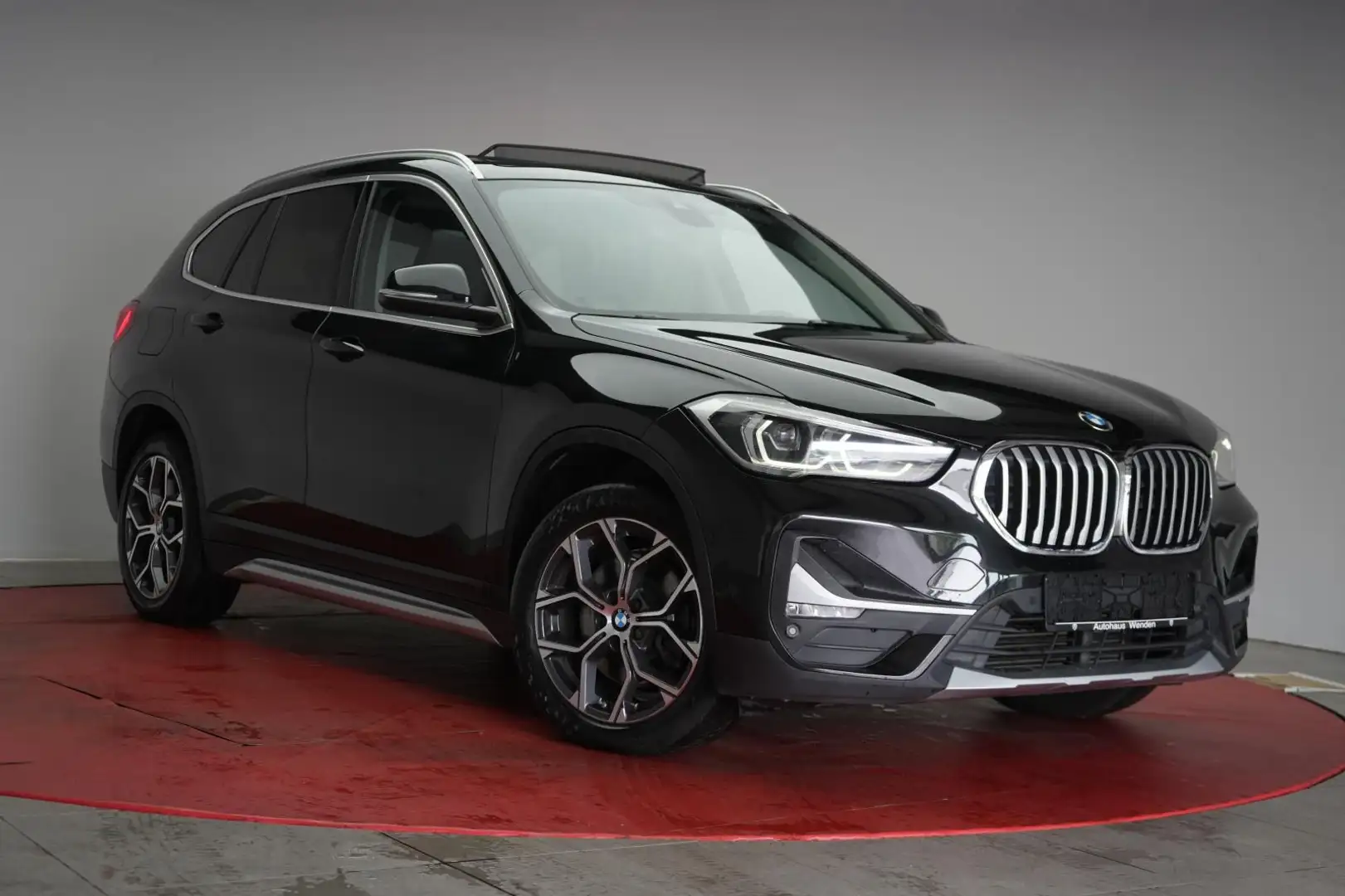 BMW X1 xDrive20d xLine Navi/ACC/Pano/LED Černá - 1
