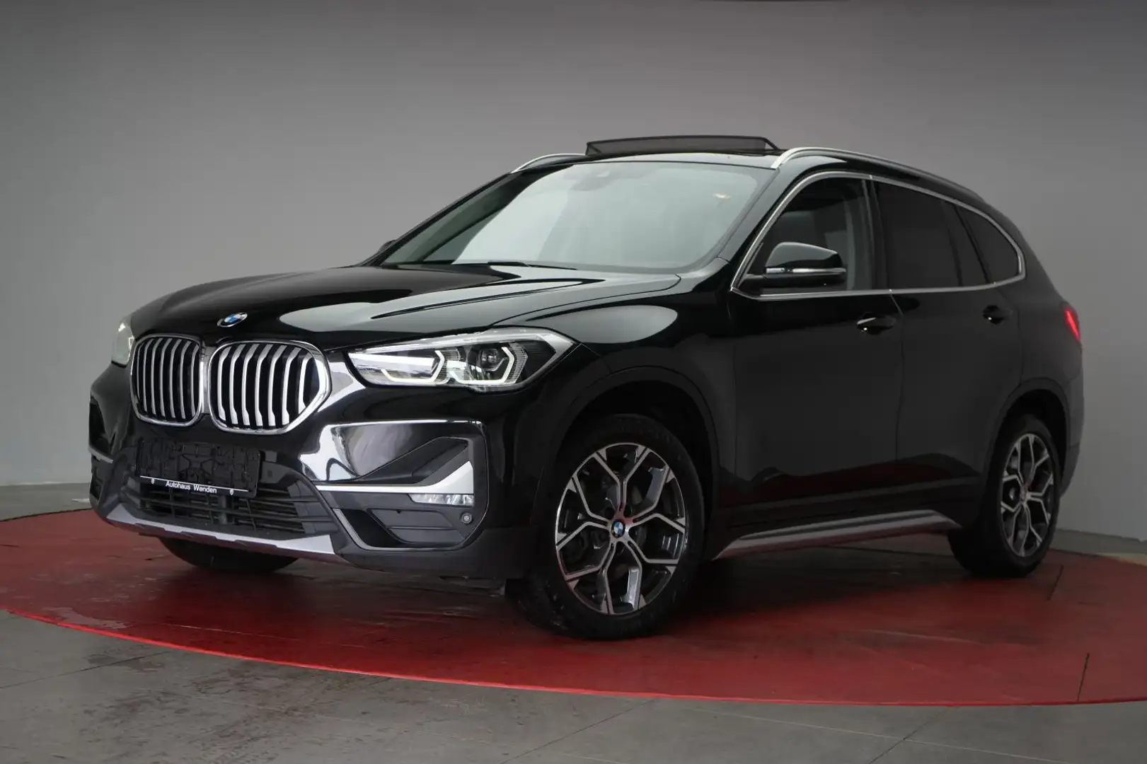 BMW X1 xDrive20d xLine Navi/ACC/Pano/LED Černá - 2