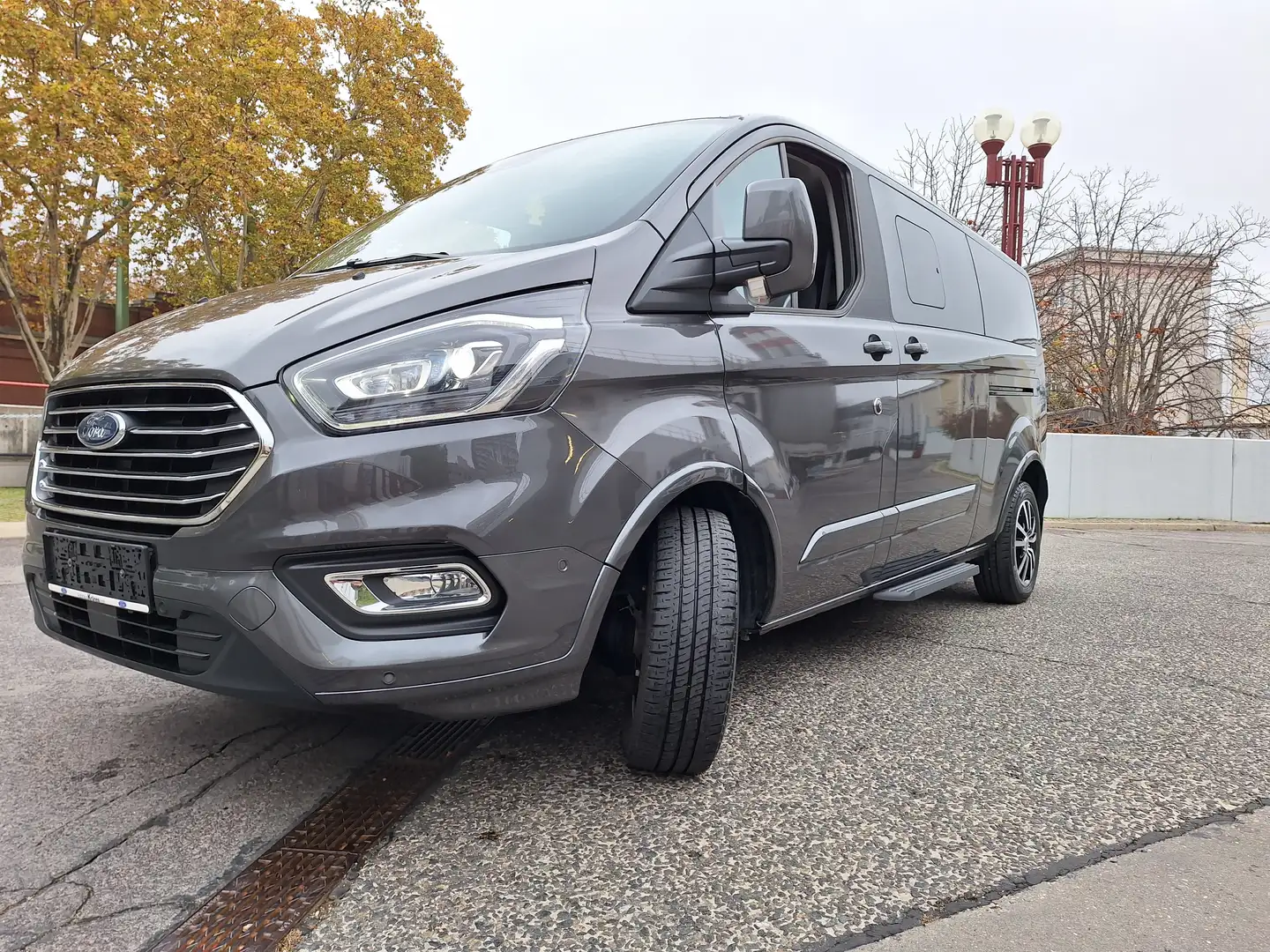 Ford Tourneo Custom Tourneo Custom 2,0 EcoBlue 320 L2 Titanium X Grau - 2