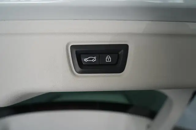 BMW 3 Series view 8