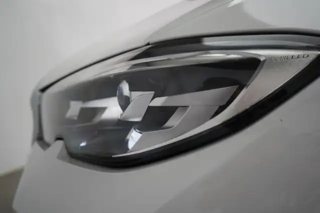 BMW 3 Series view 11
