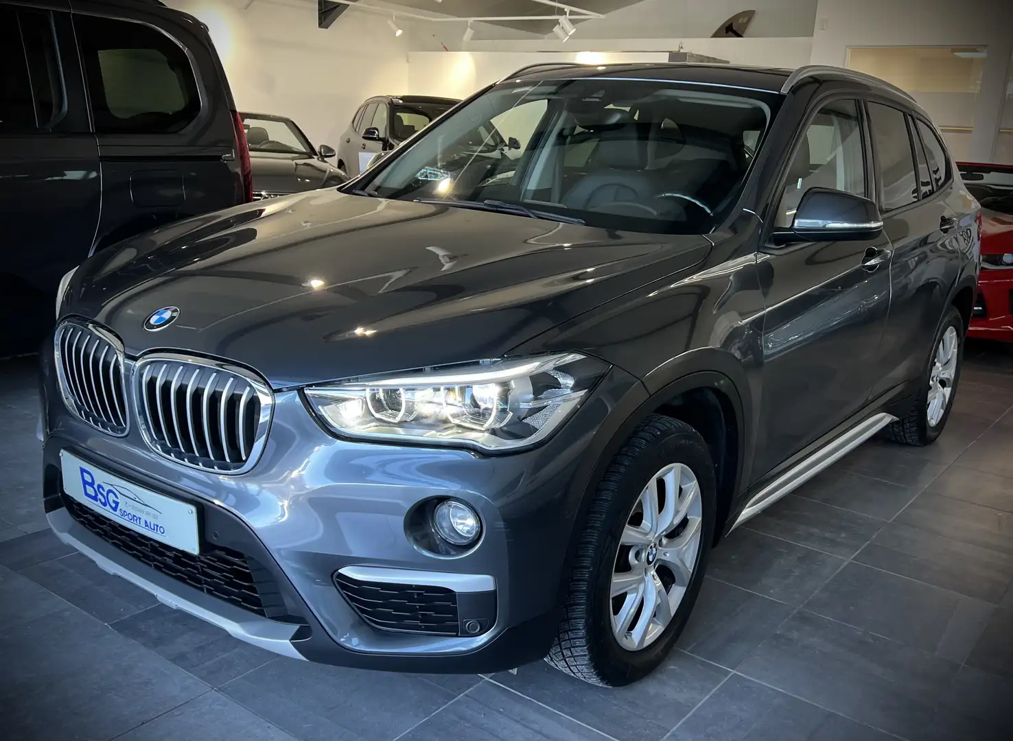 BMW X1 1.5 d sDrive16*TOIT PANO*LED*CUIR*GPS*RADAR*EURO6b Grau - 1