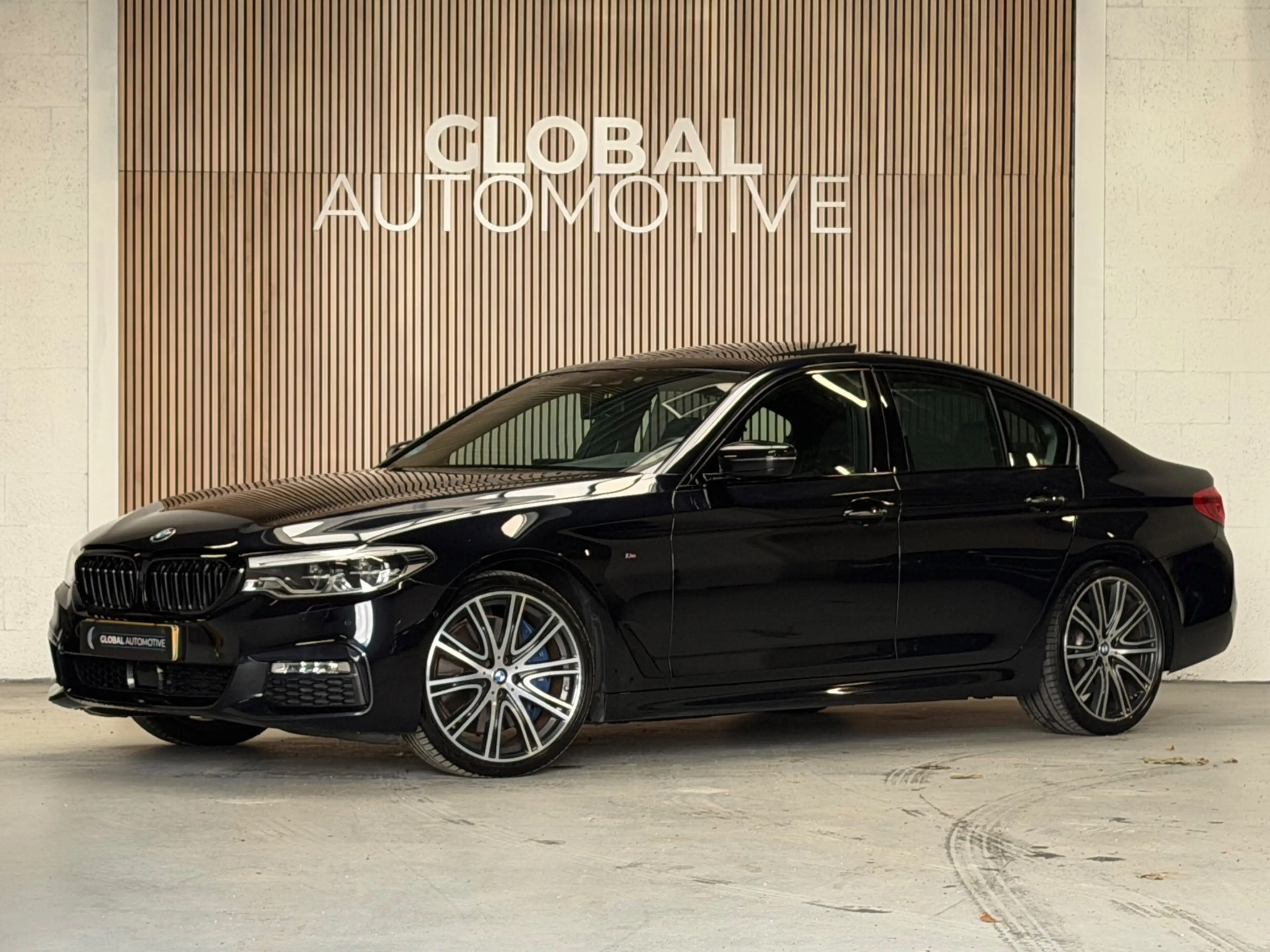 BMW 540 5-serie 540i High Executive - M PAKKET - ACHTERWIE