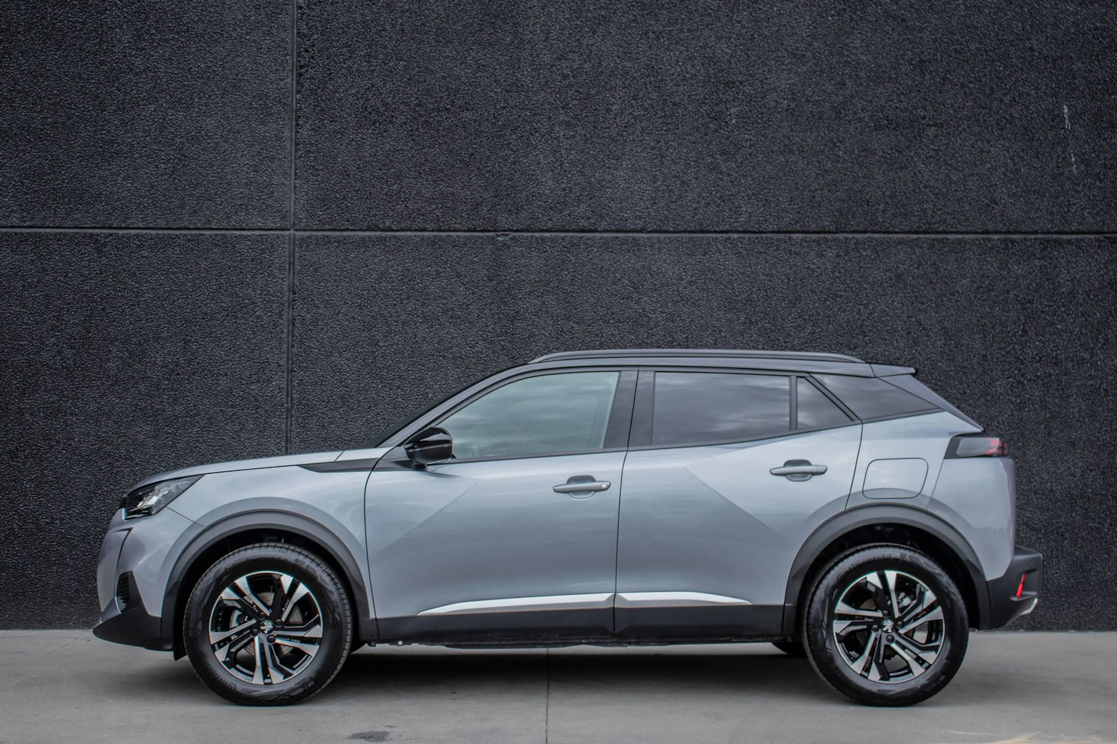 Peugeot 2008 1.2i PureTech Turbo / 2.547 KM / APPLE CARPLAY / CAMERA / 360° / 3D COCKPIT / CRUISECONTROL / AIRCO / LED — photo 11