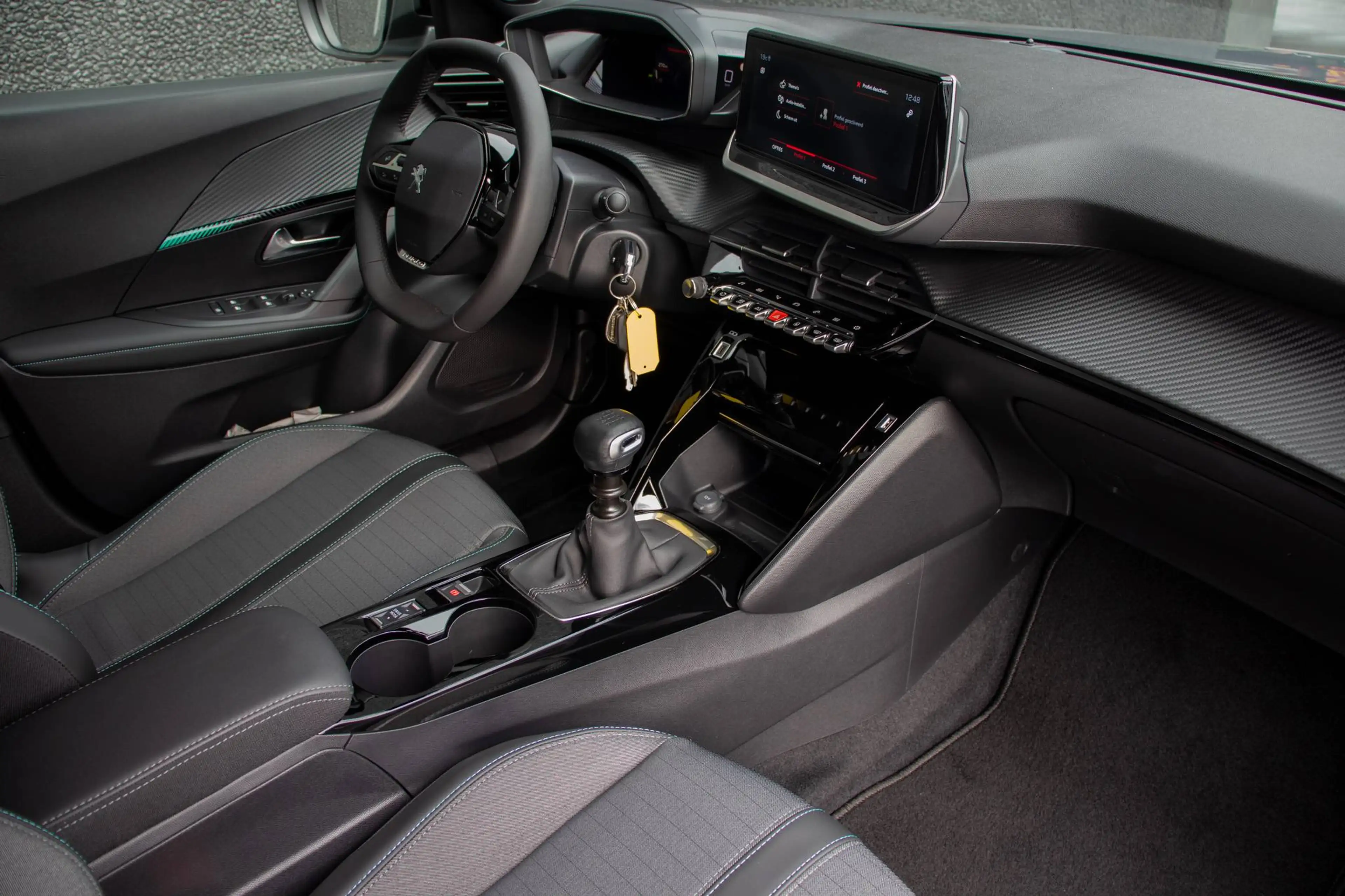 Peugeot 2008 1.2i PureTech Turbo / 2.547 KM / APPLE CARPLAY / CAMERA / 360° / 3D COCKPIT / CRUISECONTROL / AIRCO / LED — photo 14
