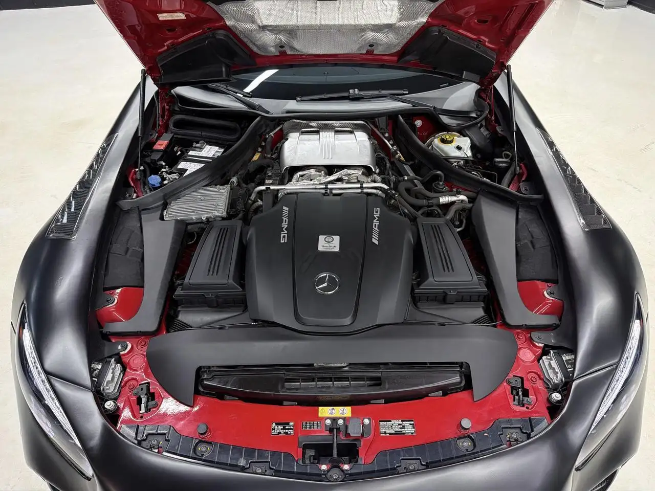 Mercedes-Benz AMG GT снимка Mercedes-Benz AMG GT