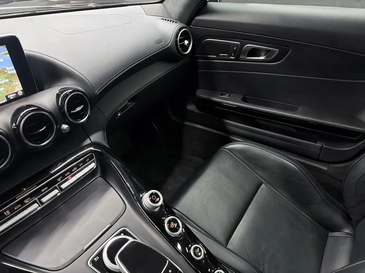Mercedes-Benz AMG GT снимка Mercedes-Benz AMG GT