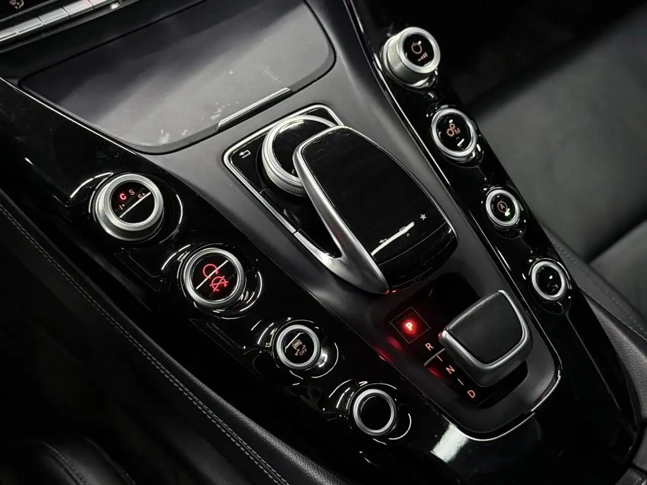 Mercedes-Benz AMG GT снимка Mercedes-Benz AMG GT