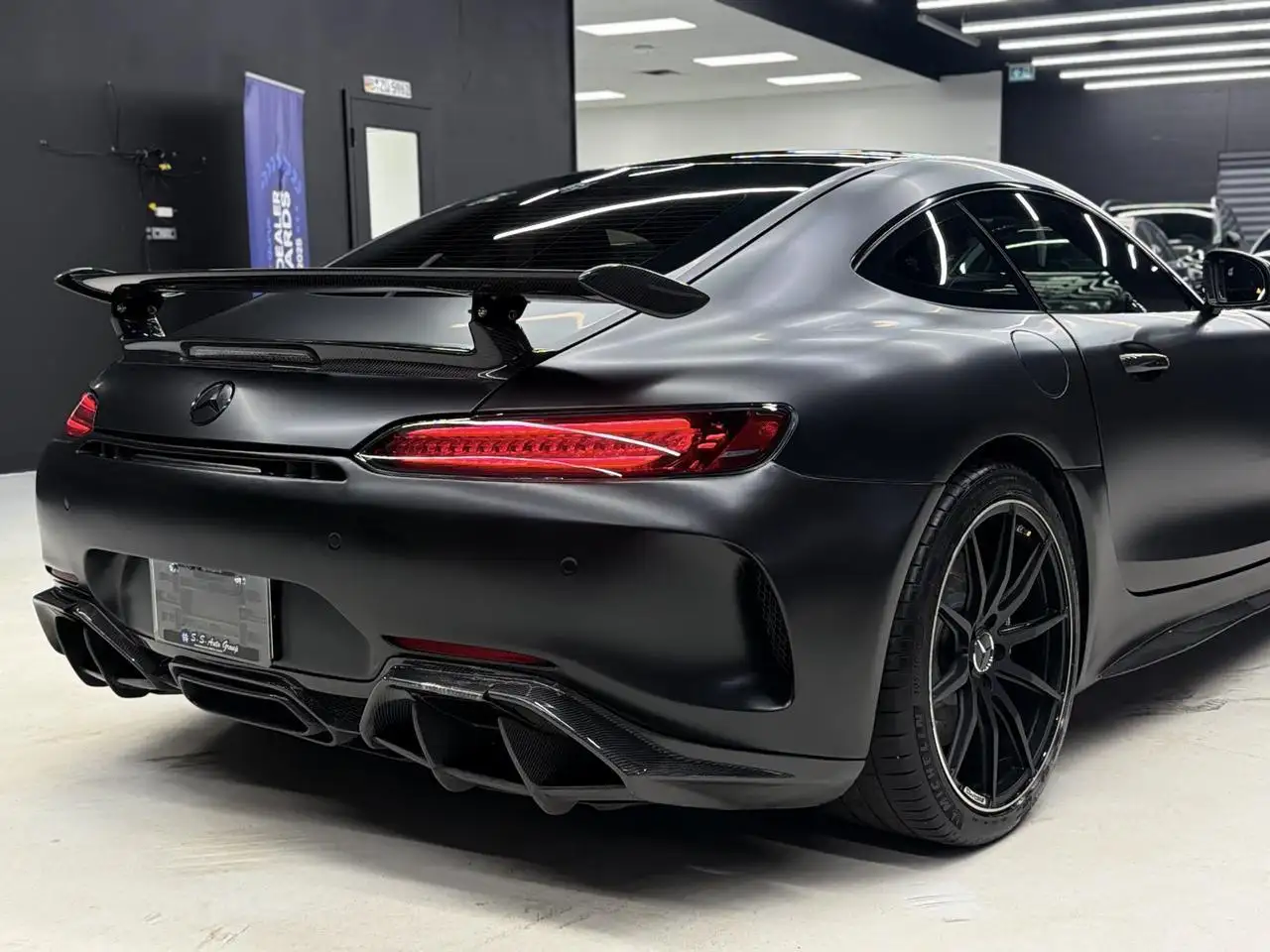Mercedes-Benz AMG GT снимка Mercedes-Benz AMG GT