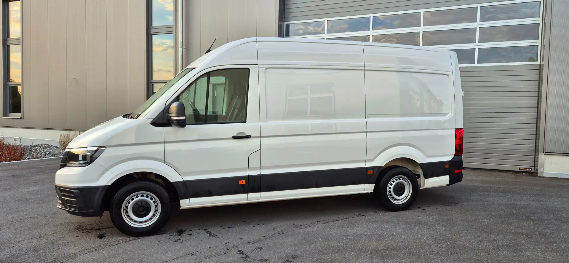 Volkswagen Crafter Kasten 35 mittellang Hochdach NAVI AHK Weiß - 2