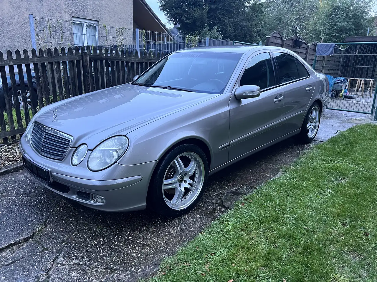 Mercedes-Benz E 240