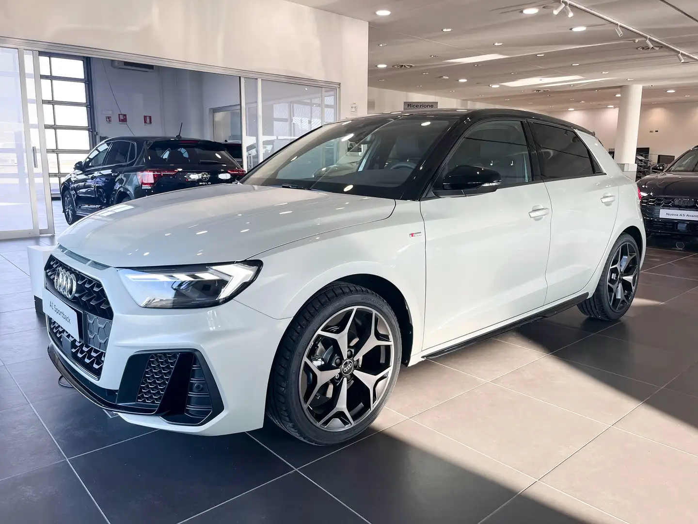 Audi A1 A1 Sportback 35 1.5 tfsi Identity Black s-tronic Stříbrná - 1