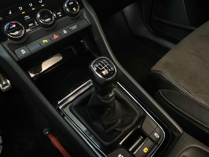 Skoda Kodiaq 1.5 TSI Sportline Business Camera Stoelverwarming — photo 25