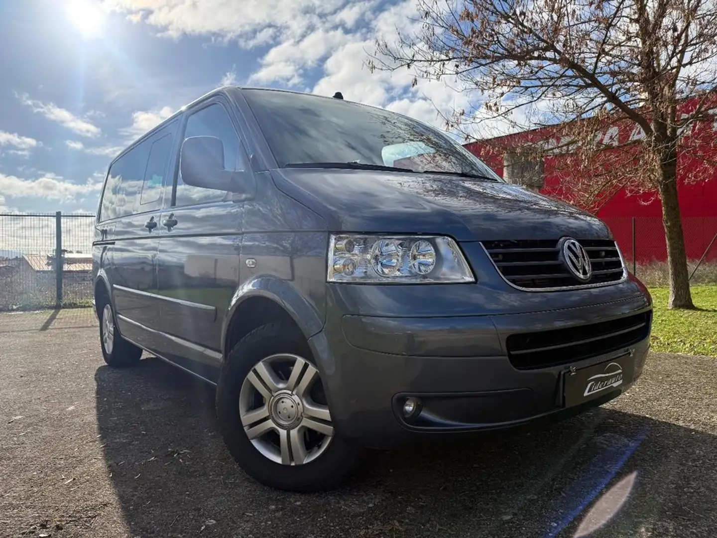 Volkswagen Multivan 2.5TDI Highline 174 Gris - 2