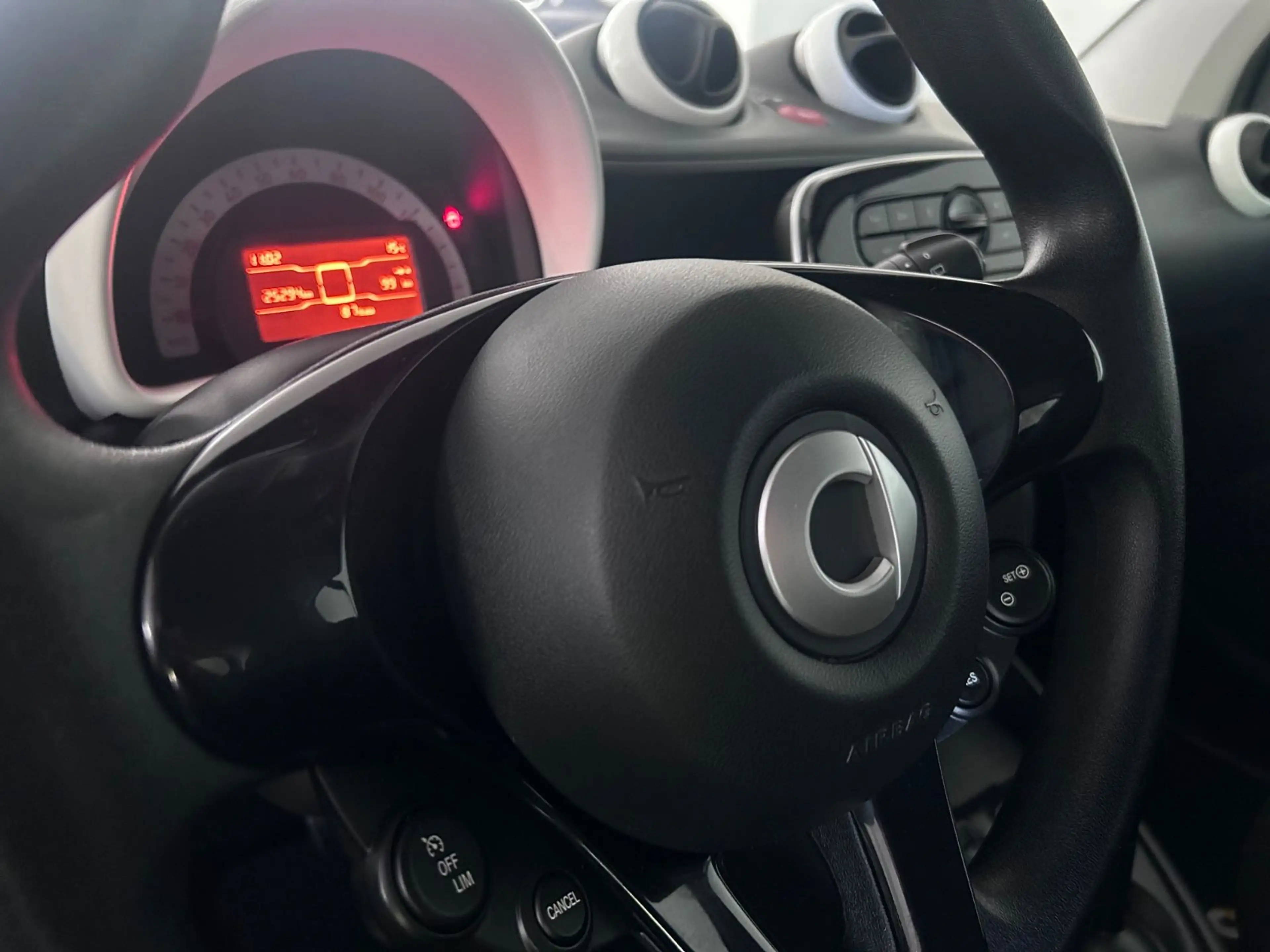 smart forTwo coupe electric drive / EQ — photo 13