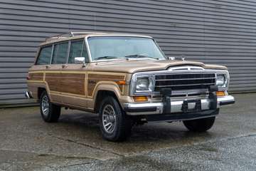 | 5.9L V8 | LEATHER | ICONIC WOOD GRAIN